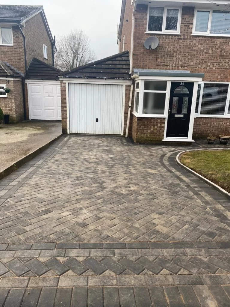 gallery-block-paving-26 block paved drive with dark block feature